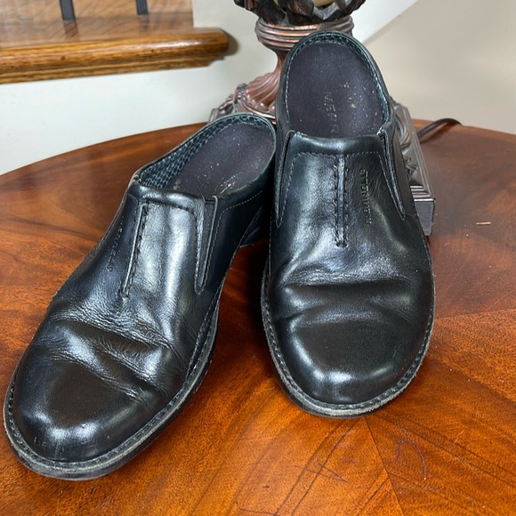 MERRELL MULES BLACK SIZE 7.5 love ❤️ worn but broken in well for more wear. - Picture 1 of 16